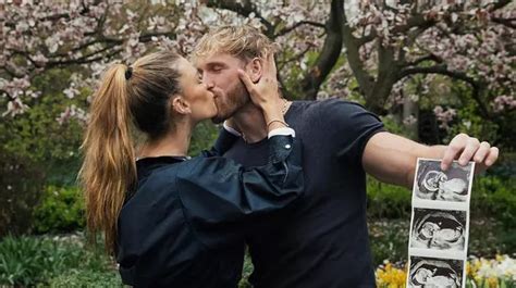 logan paul wife nude|Logan Pauls pregnant fiancée Nina Agdal, 32, poses nude on a。